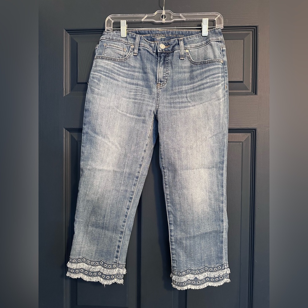 Chico's Light Blue Cropped Jeans with Hem Trim Design Size 4P
